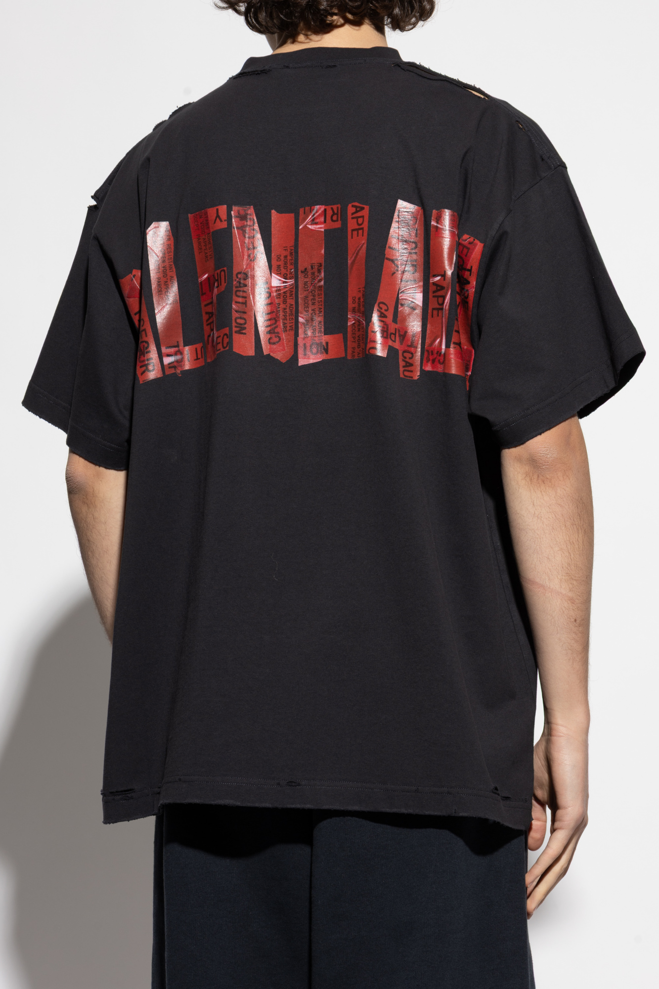 国内発送☆BALENCIAGA☆Oversized T-Shirt/BLACK/RED Balenciaga T-shirt with 'vintage' effect | Men's Clothing